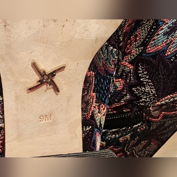 Nicole Miller Artelier Size 9 Floral Jacquard Print Ankle boots. Gently used $26 - Picture 10 of 11